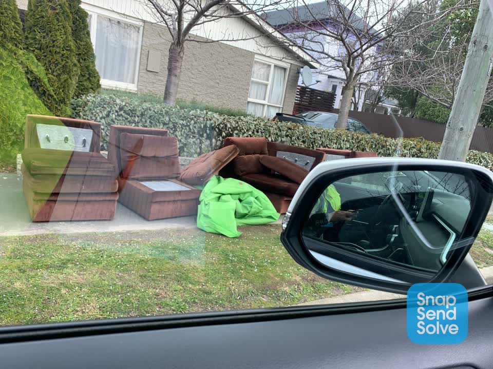 The photograph attached to this dumped rubbish report