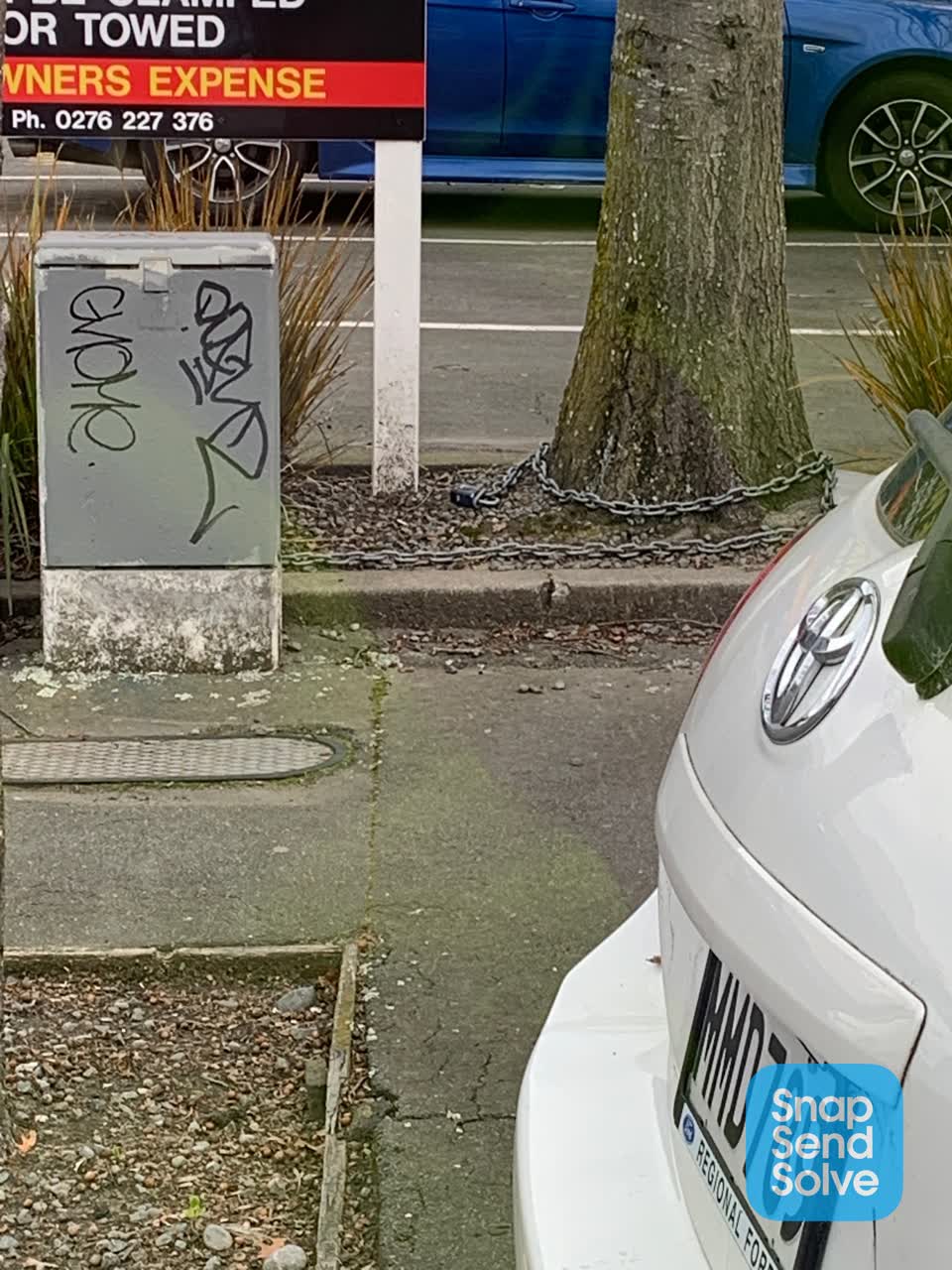 The photograph attached to this graffiti report