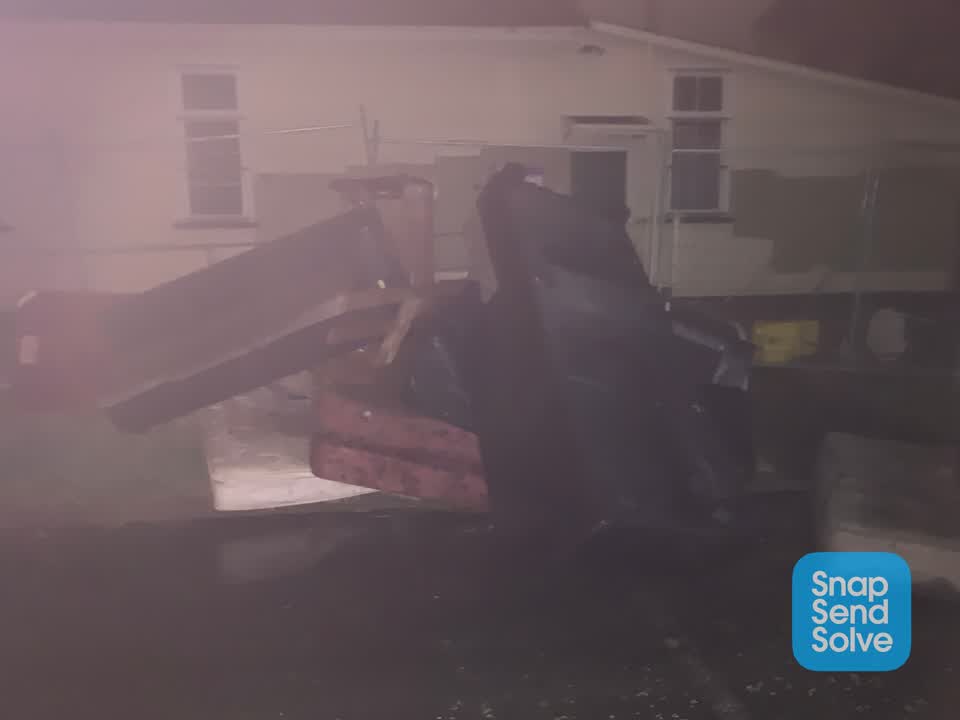 The photograph attached to this dumped rubbish report