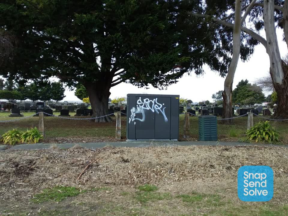 The photograph attached to this graffiti report