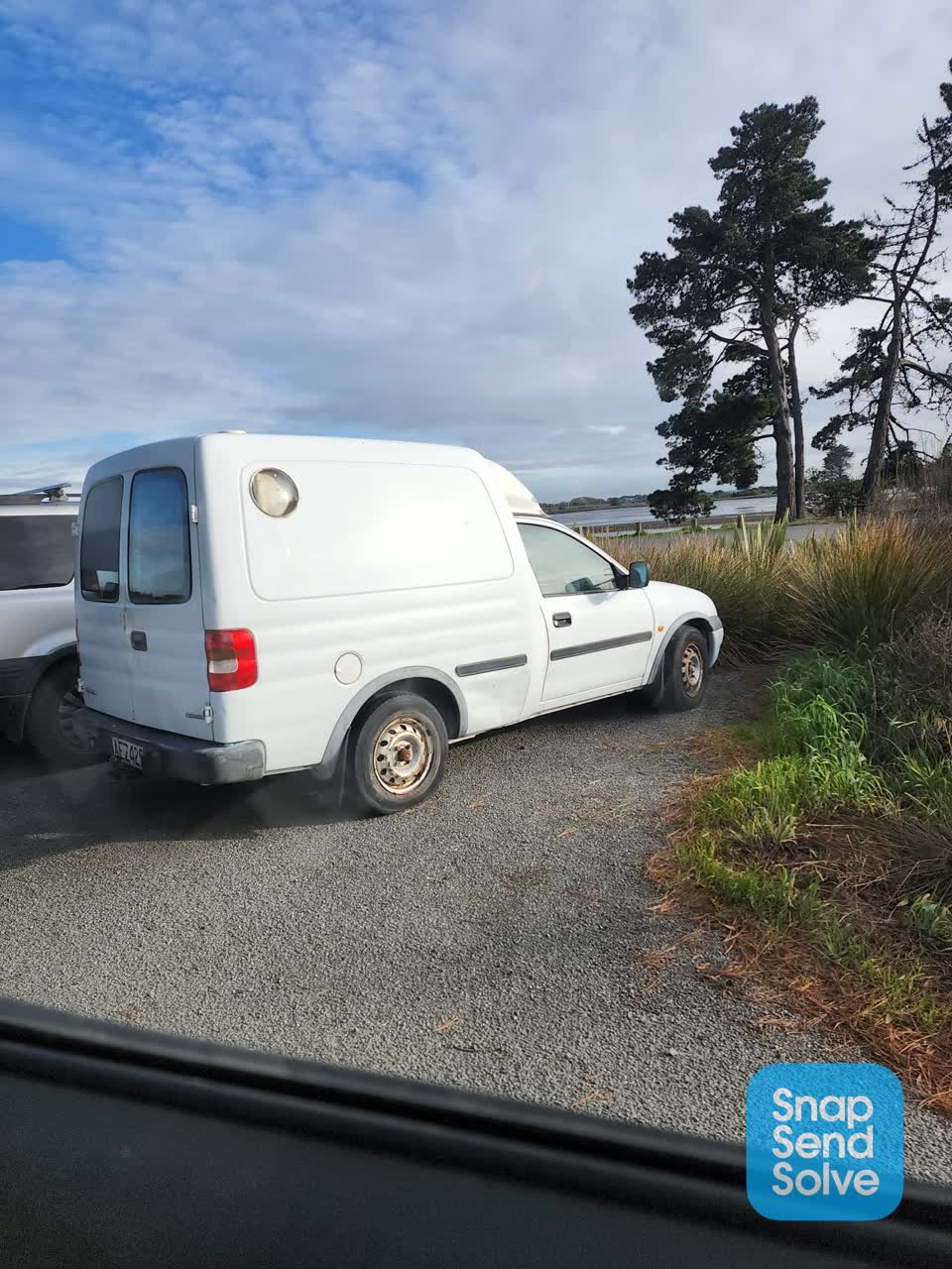 The photograph attached to this hazard, vehicle report