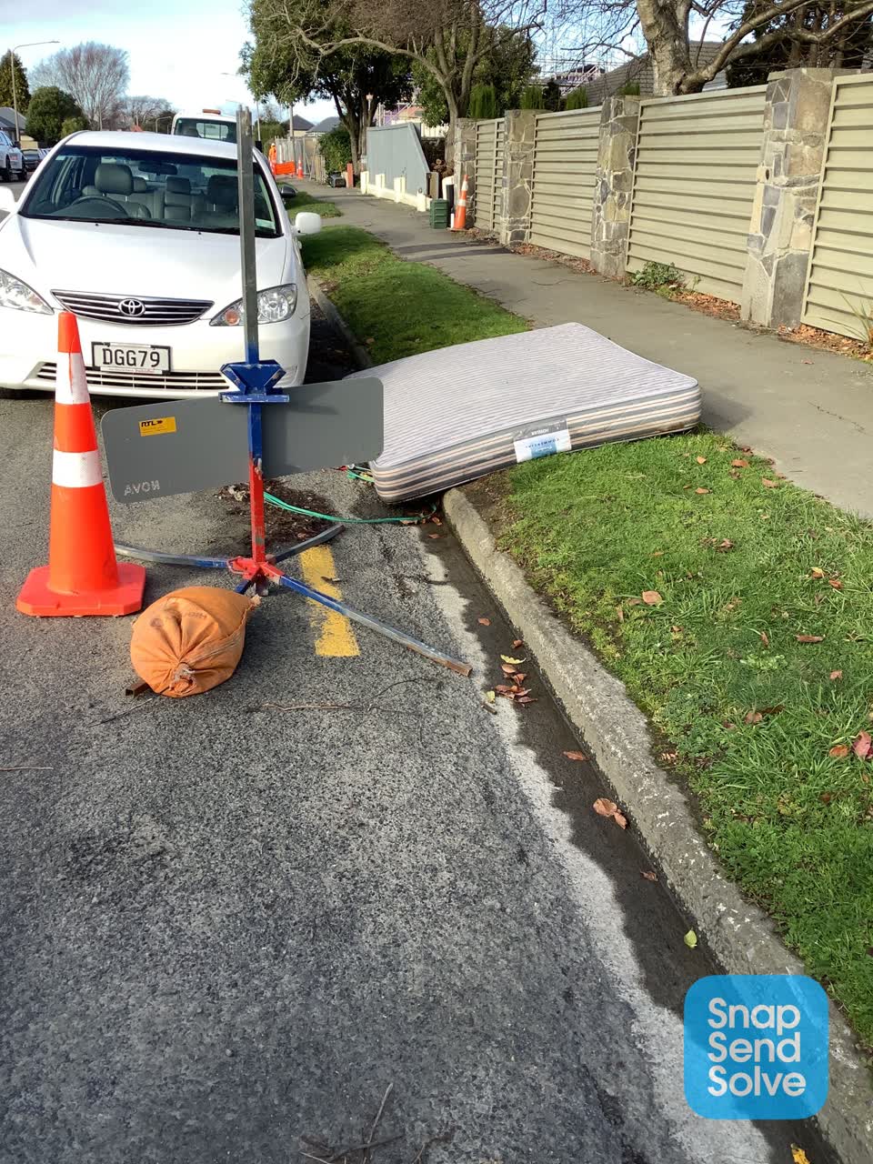 The photograph attached to this damaged street sign report