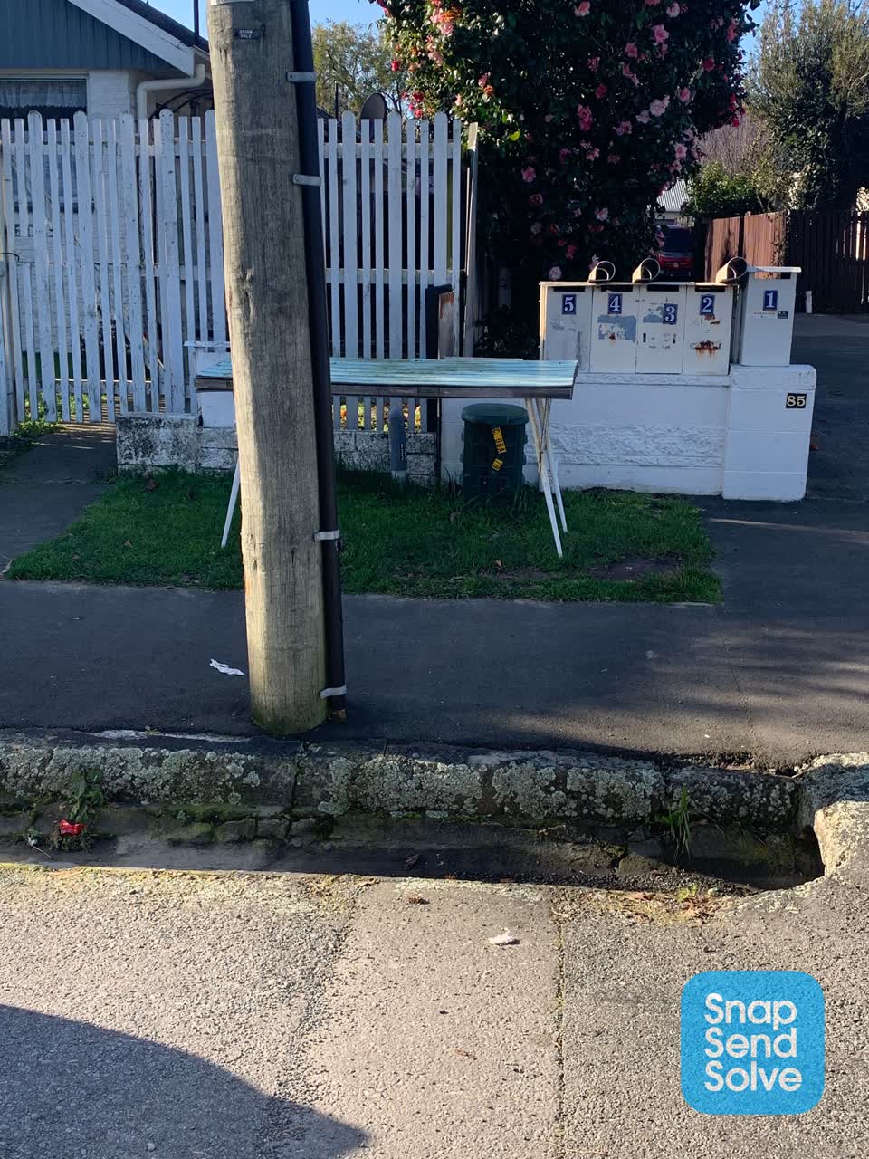 The photograph attached to this dumped rubbish report