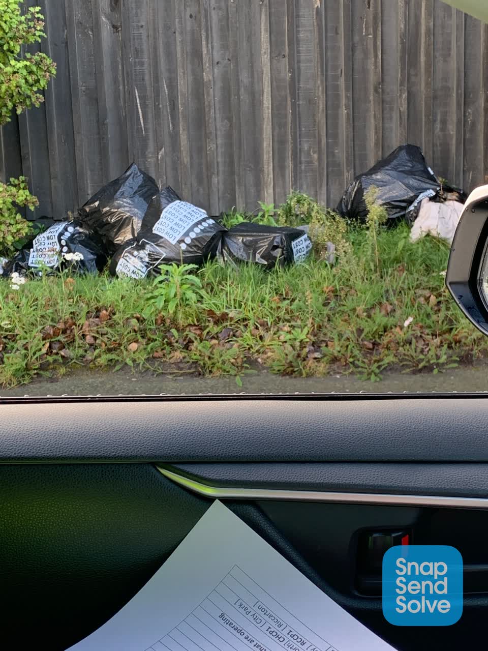 The photograph attached to this dumped rubbish report