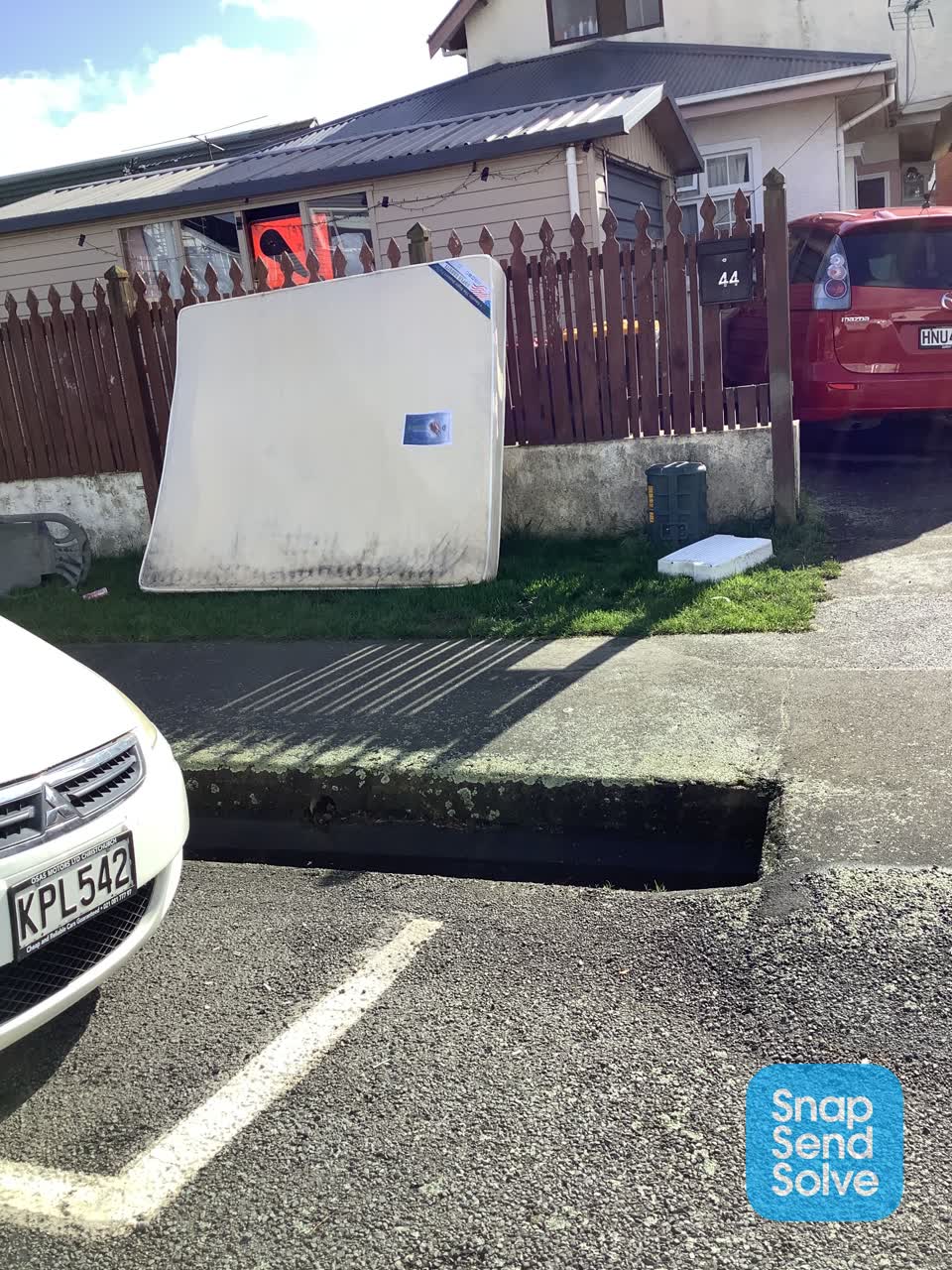 The photograph attached to this dumped rubbish report