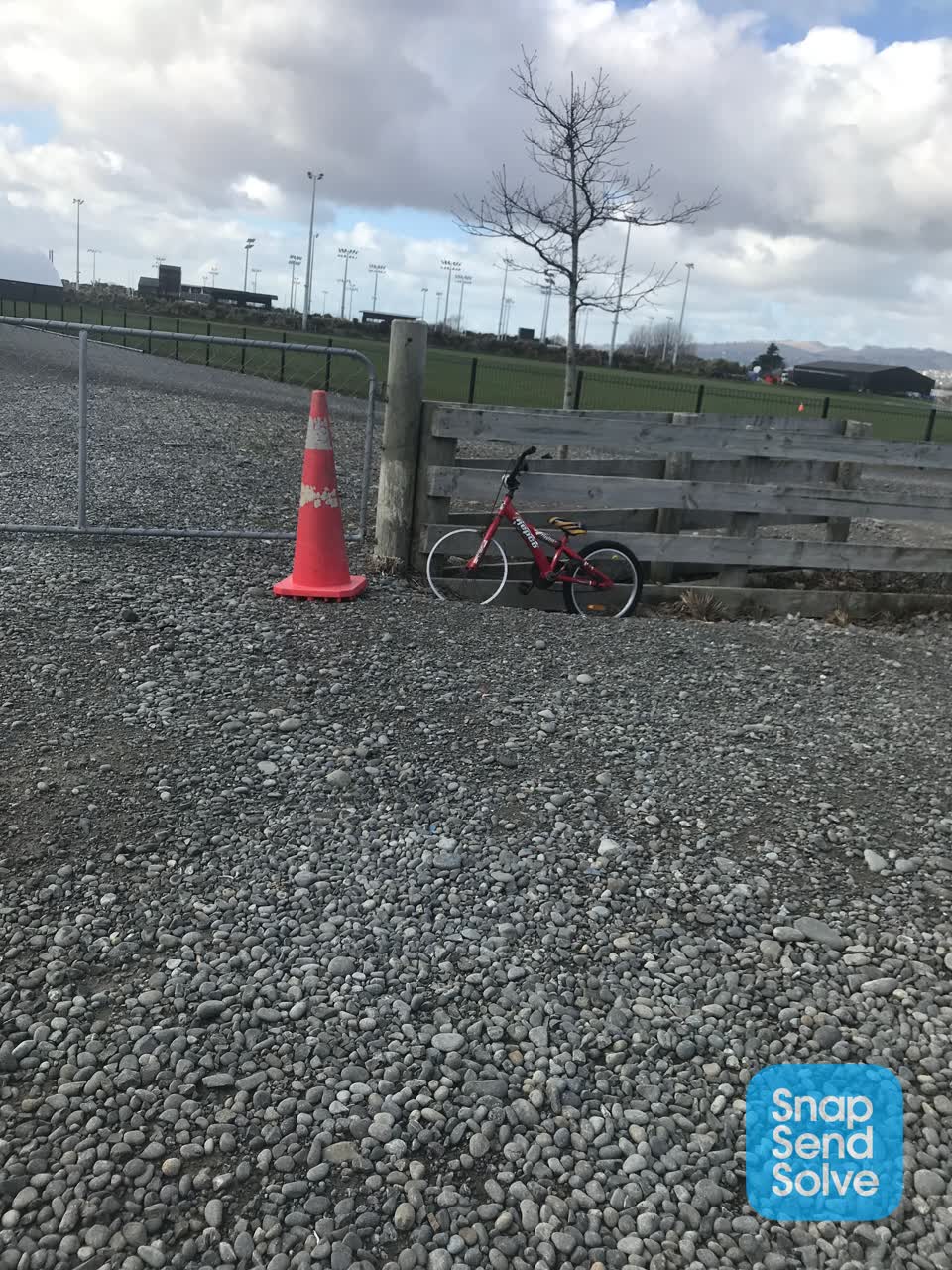 The photograph attached to this dumped rubbish report