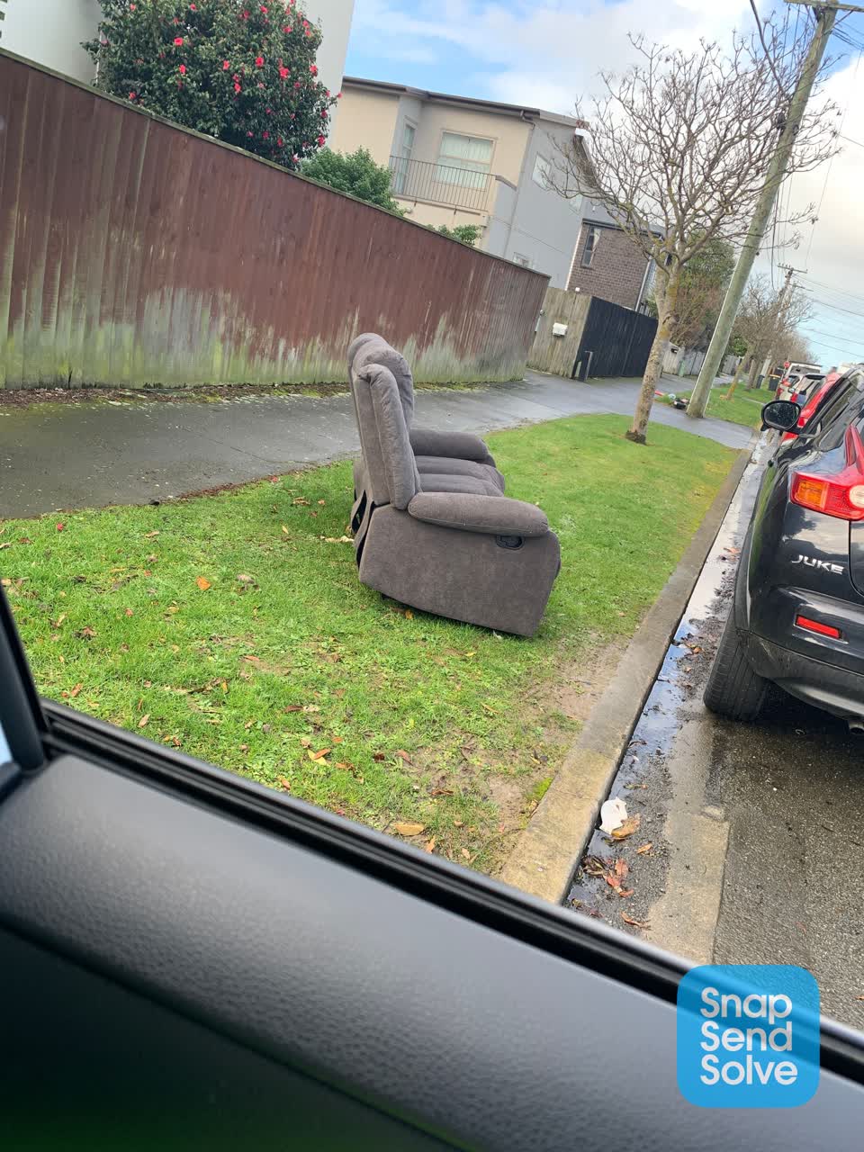 The photograph attached to this dumped rubbish report