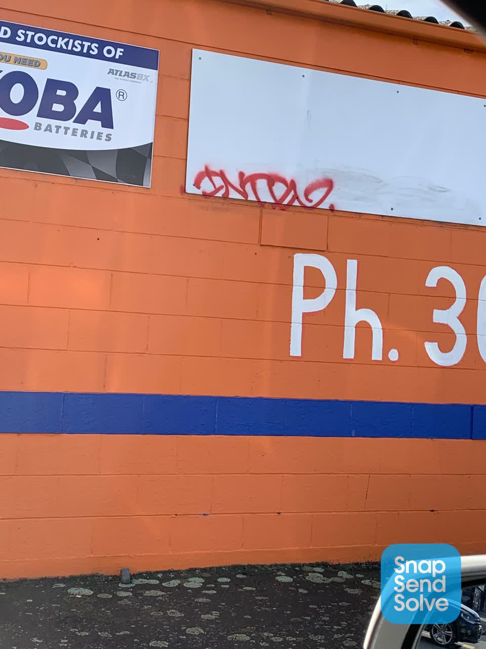 The photograph attached to this vandalism - general report