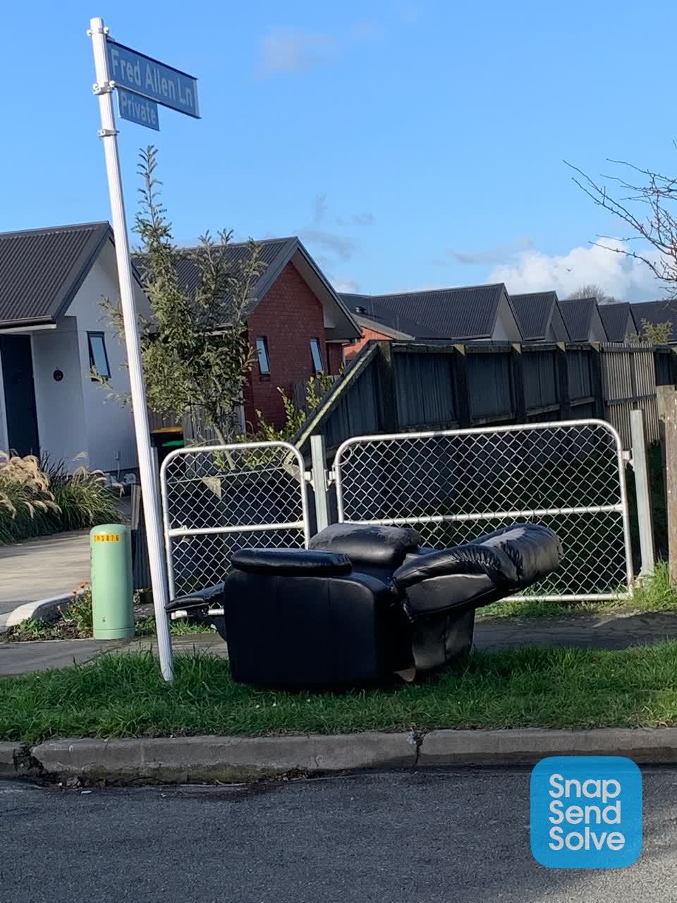 The photograph attached to this dumped rubbish report