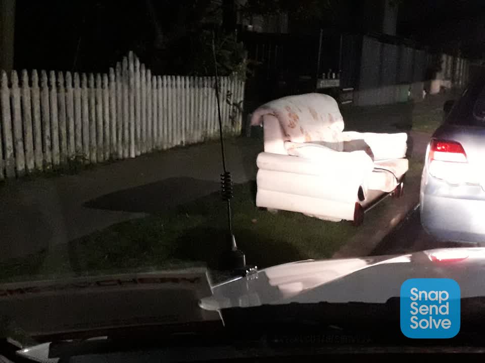 The photograph attached to this dumped rubbish report