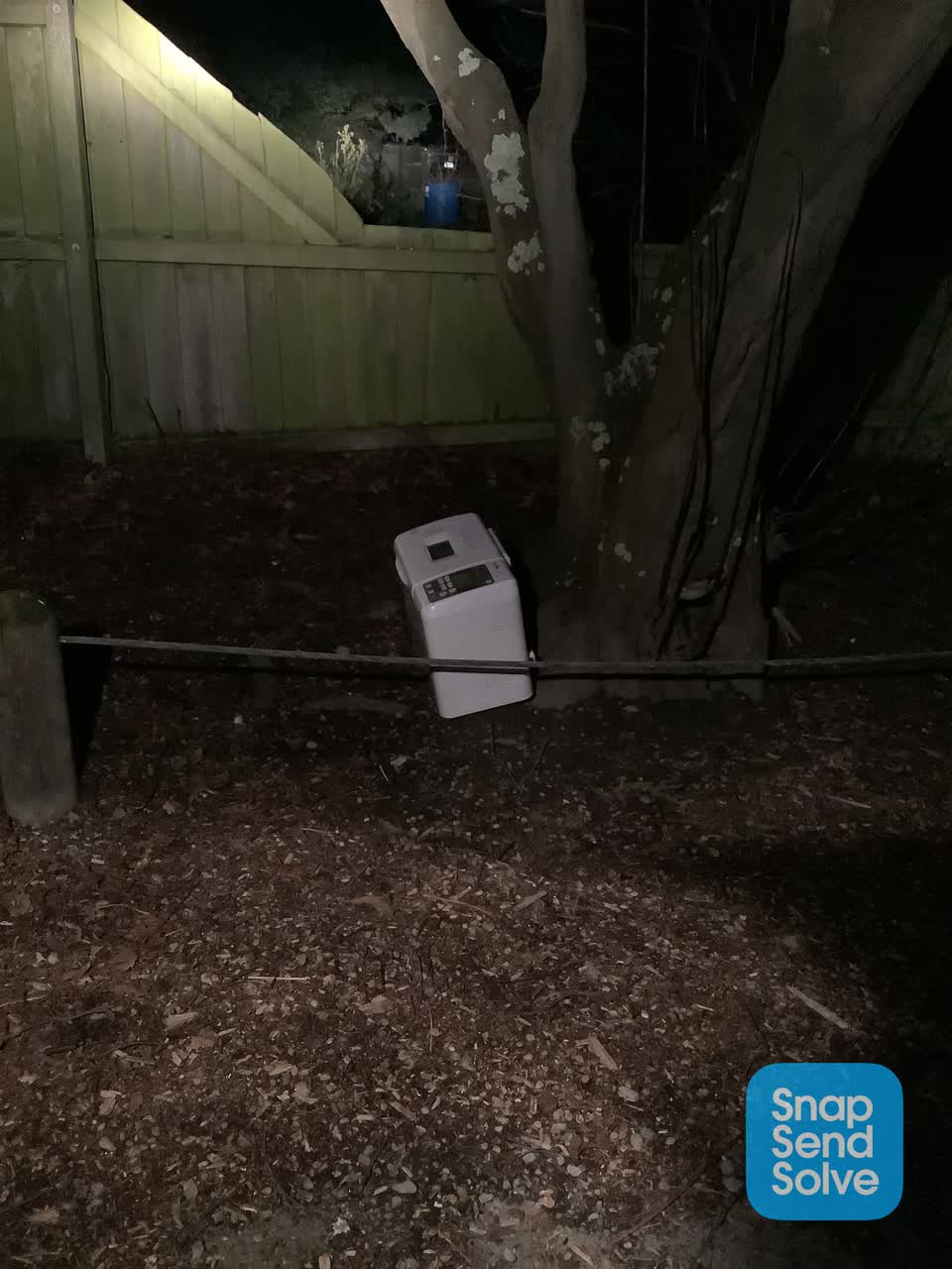The photograph attached to this rubbish and bins - general report