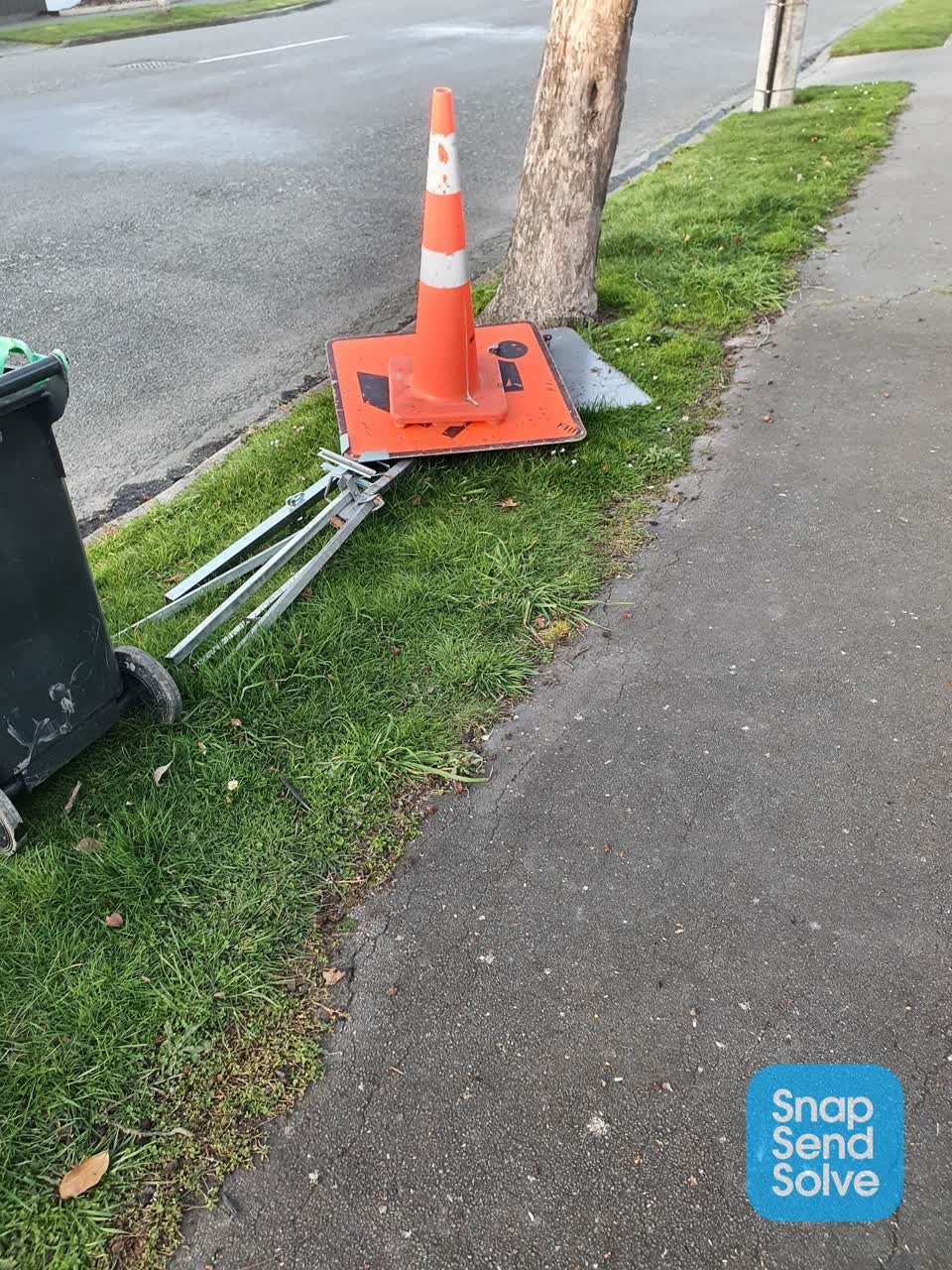 The photograph attached to this road signage report