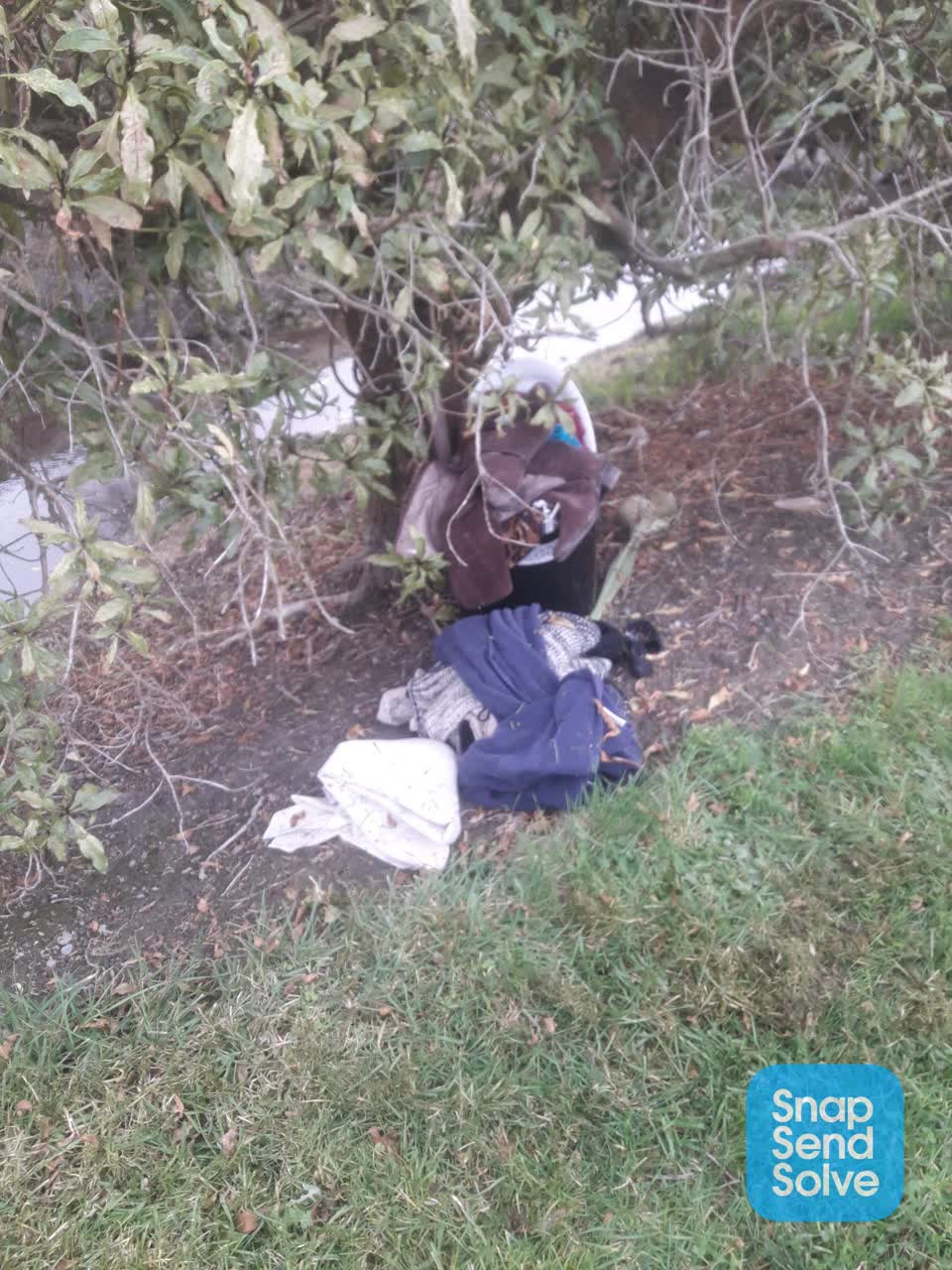 The photograph attached to this dumped rubbish report
