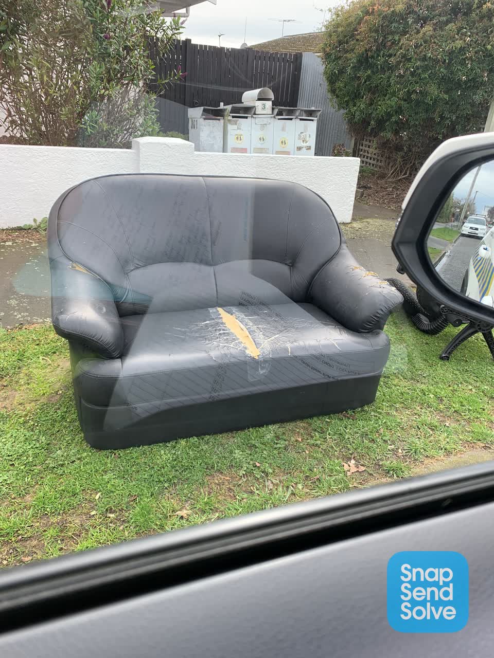The photograph attached to this dumped rubbish report