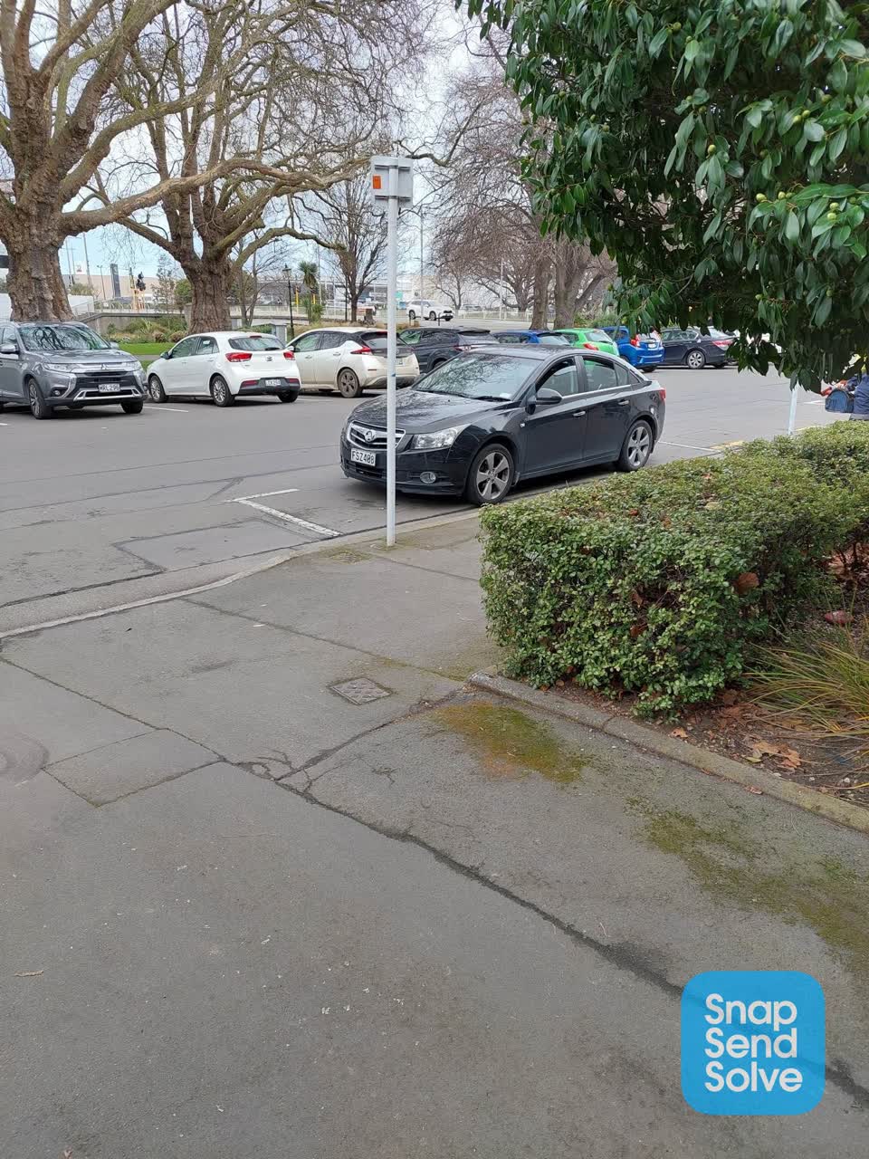 The photograph attached to this hazard, vehicle report