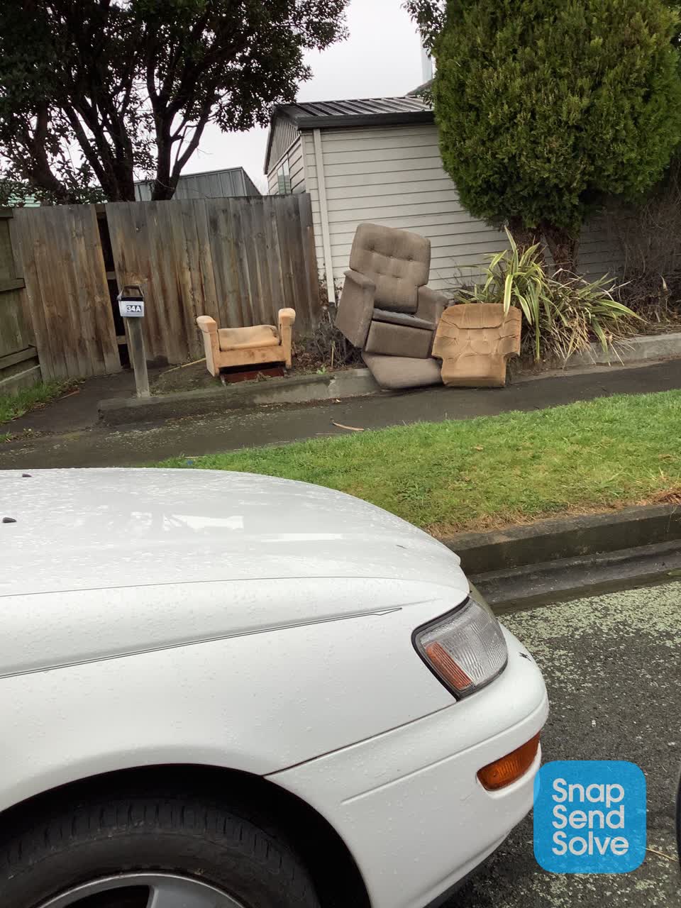 The photograph attached to this dumped rubbish report