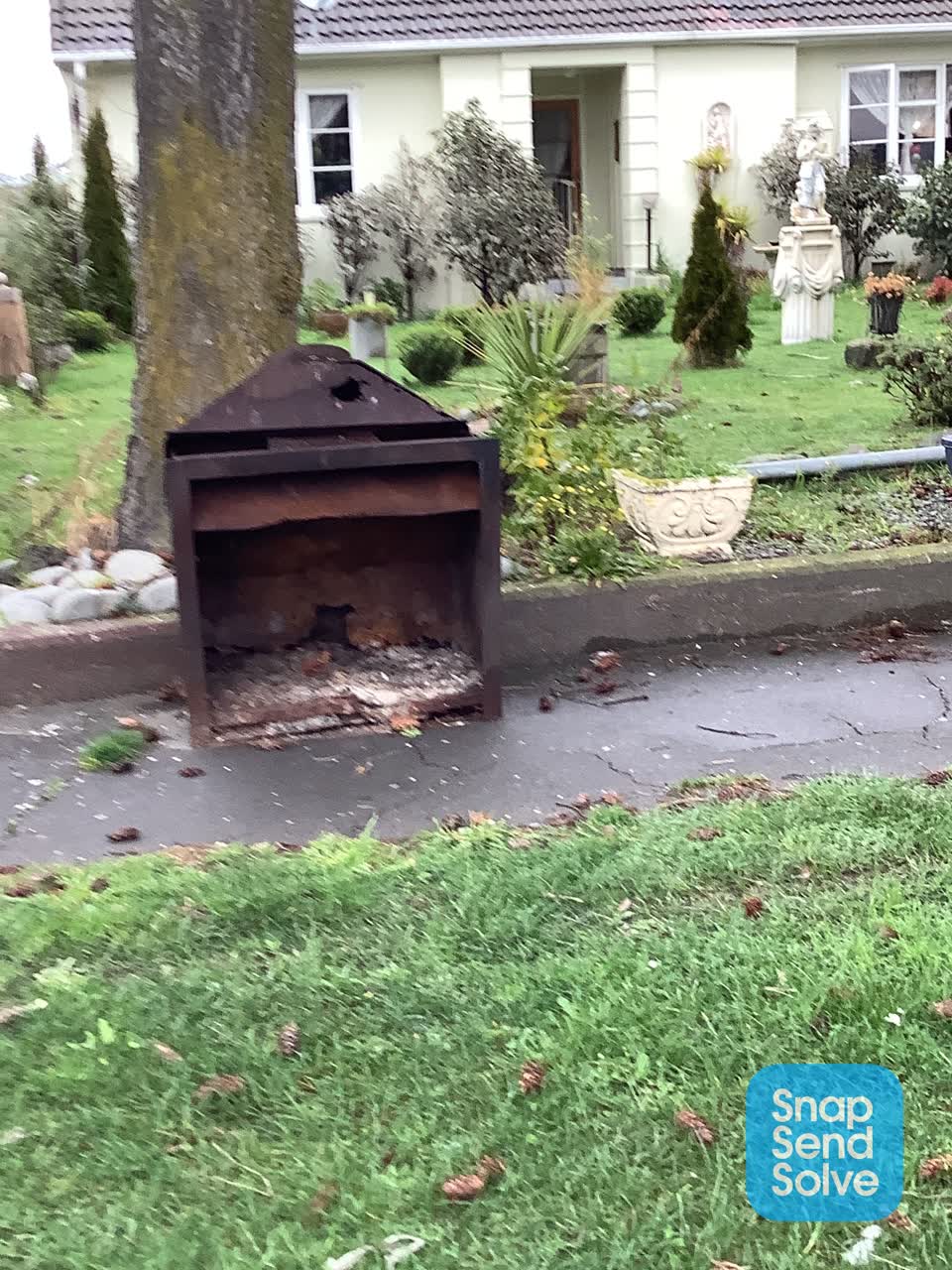 The photograph attached to this dumped rubbish report