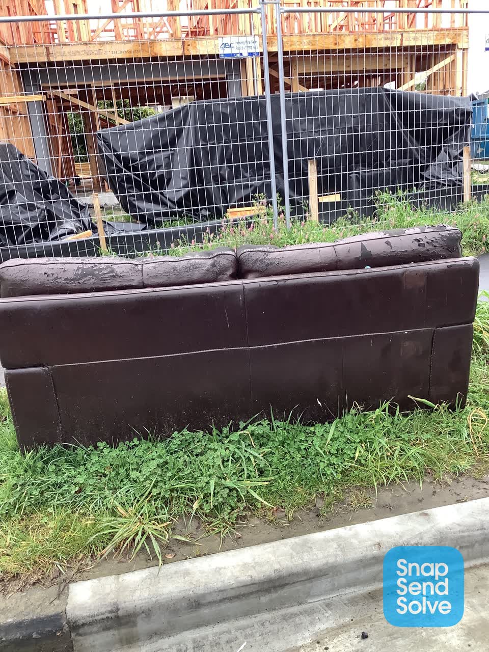The photograph attached to this dumped rubbish report