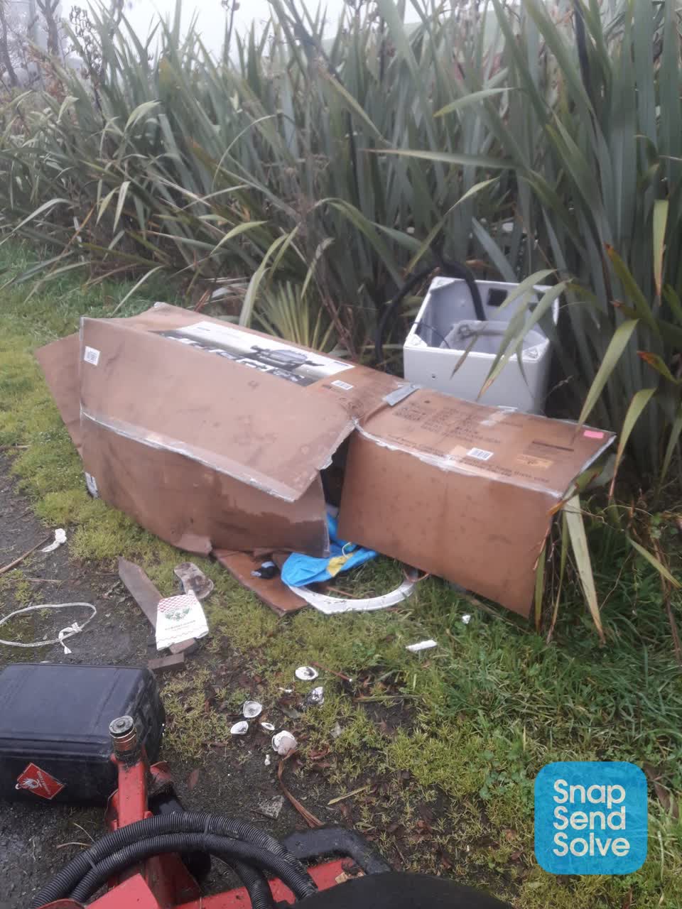The photograph attached to this dumped rubbish report