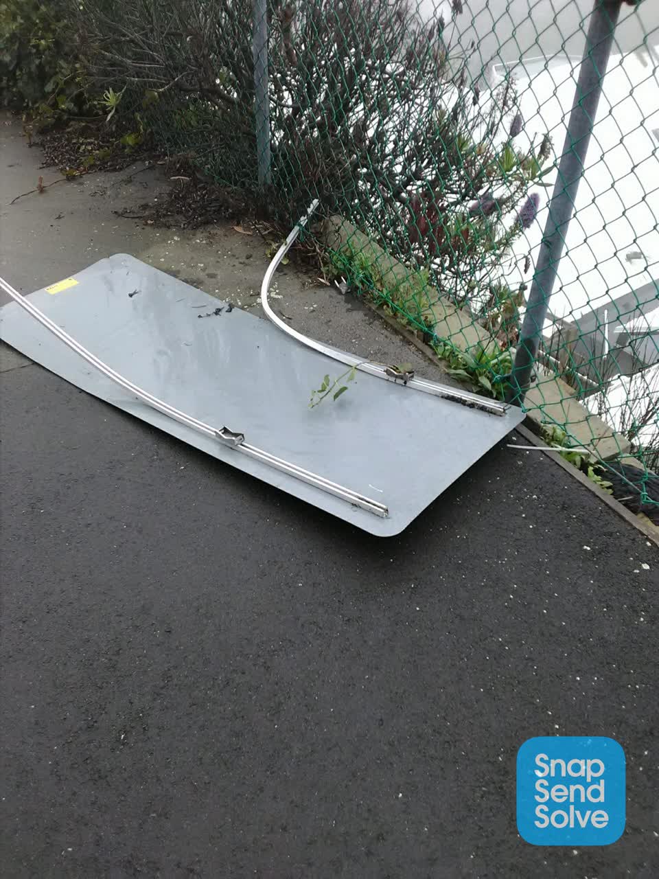 The photograph attached to this road signage report