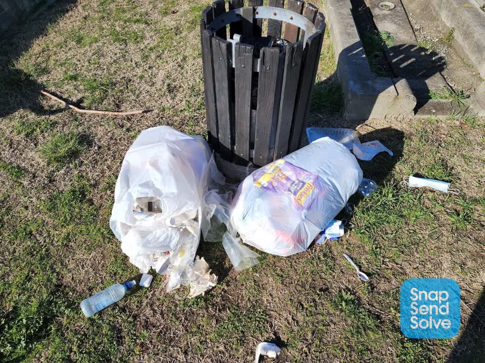 The photograph attached to this dumped rubbish report