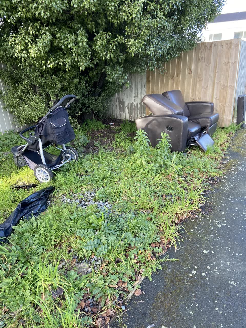 The photograph attached to this dumped rubbish report