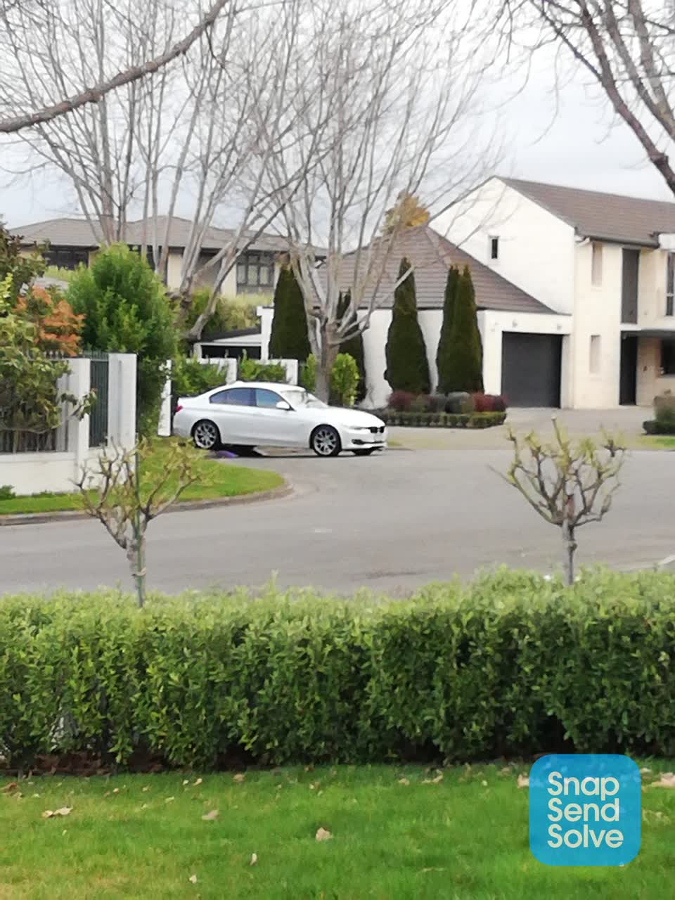 The photograph attached to this hazard, vehicle report