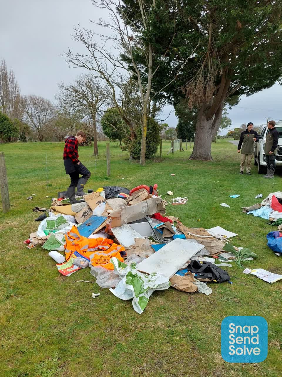 The photograph attached to this dumped rubbish report
