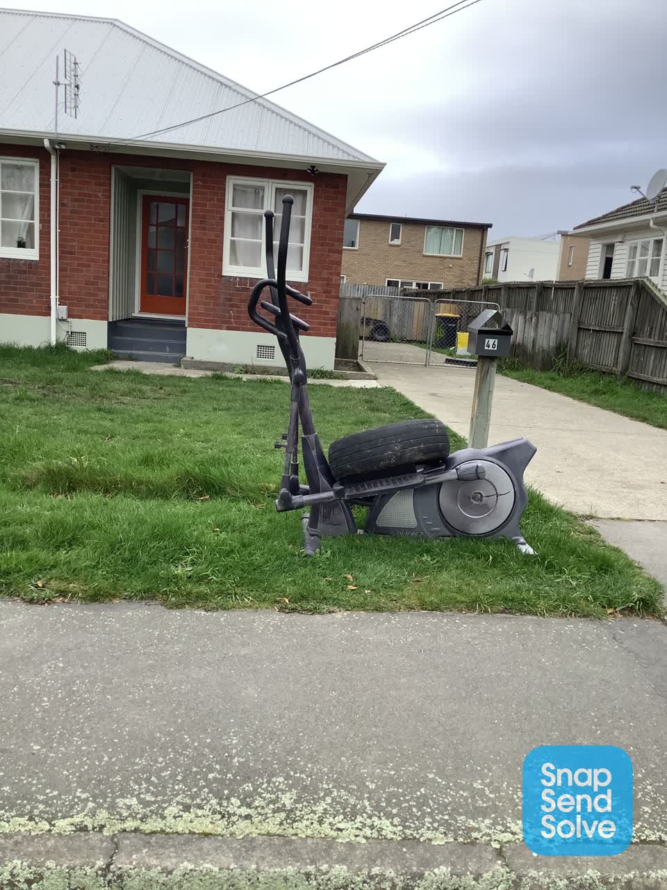 The photograph attached to this dumped rubbish report