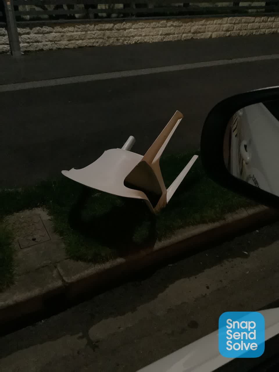 The photograph attached to this dumped rubbish report