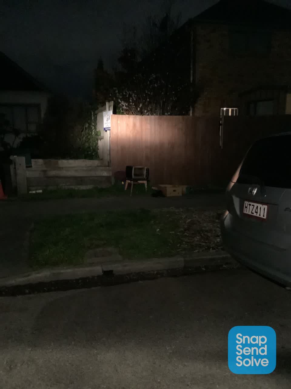 The photograph attached to this dumped rubbish report