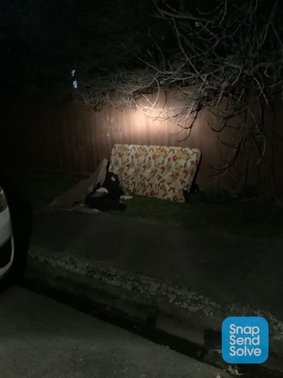 The photograph attached to this dumped rubbish report