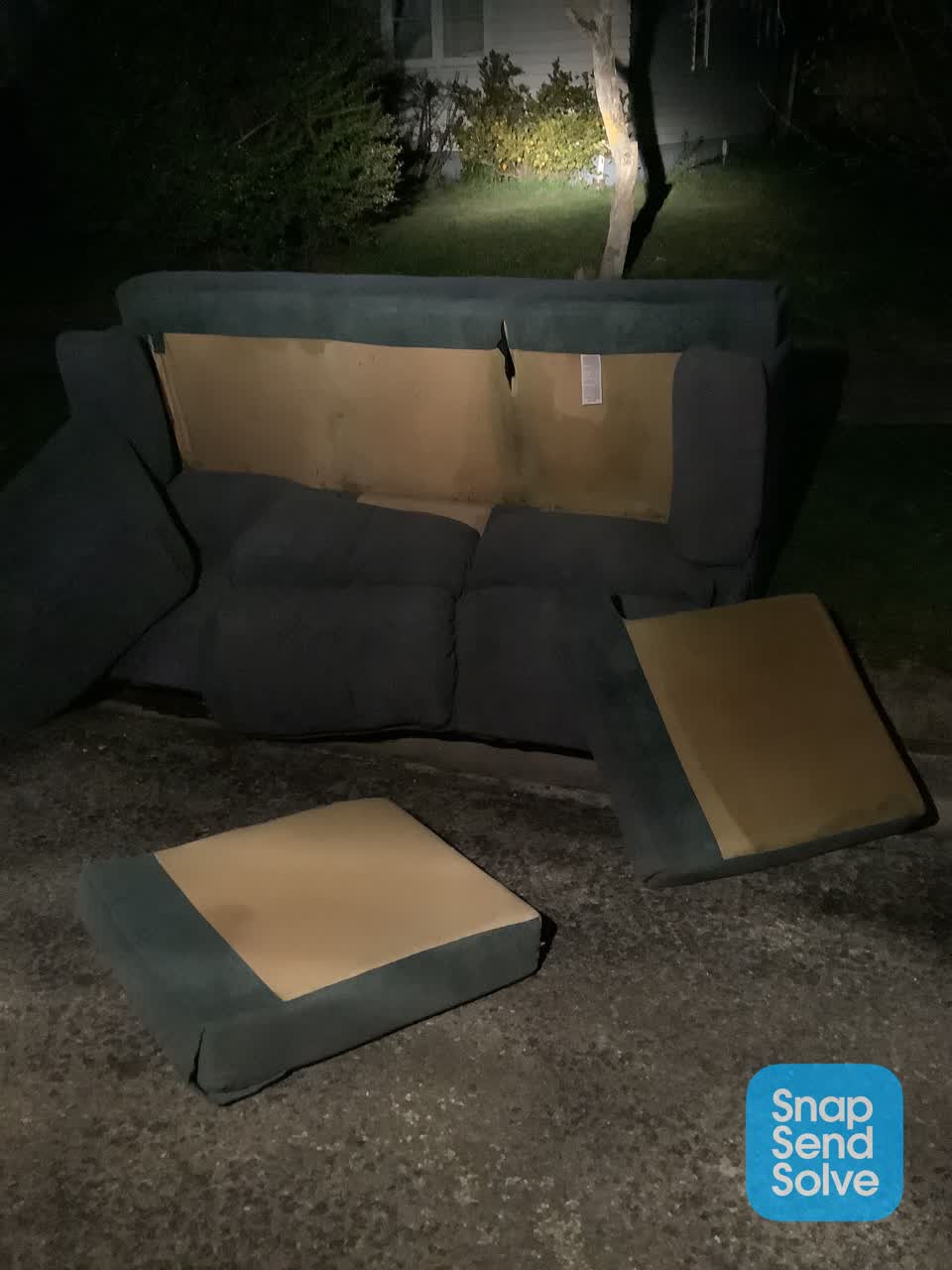The photograph attached to this dumped rubbish report