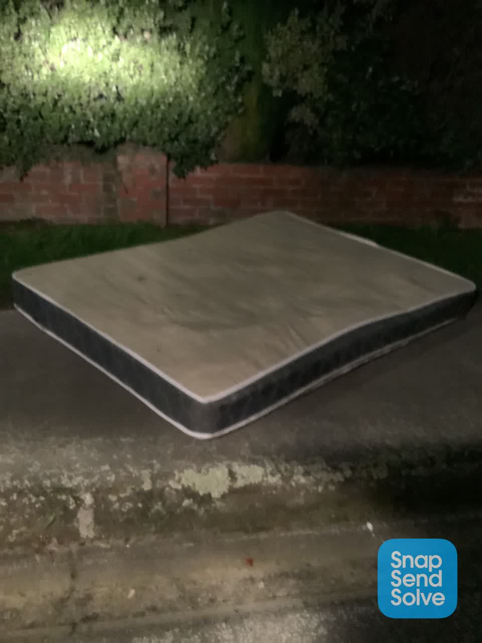 The photograph attached to this dumped rubbish report