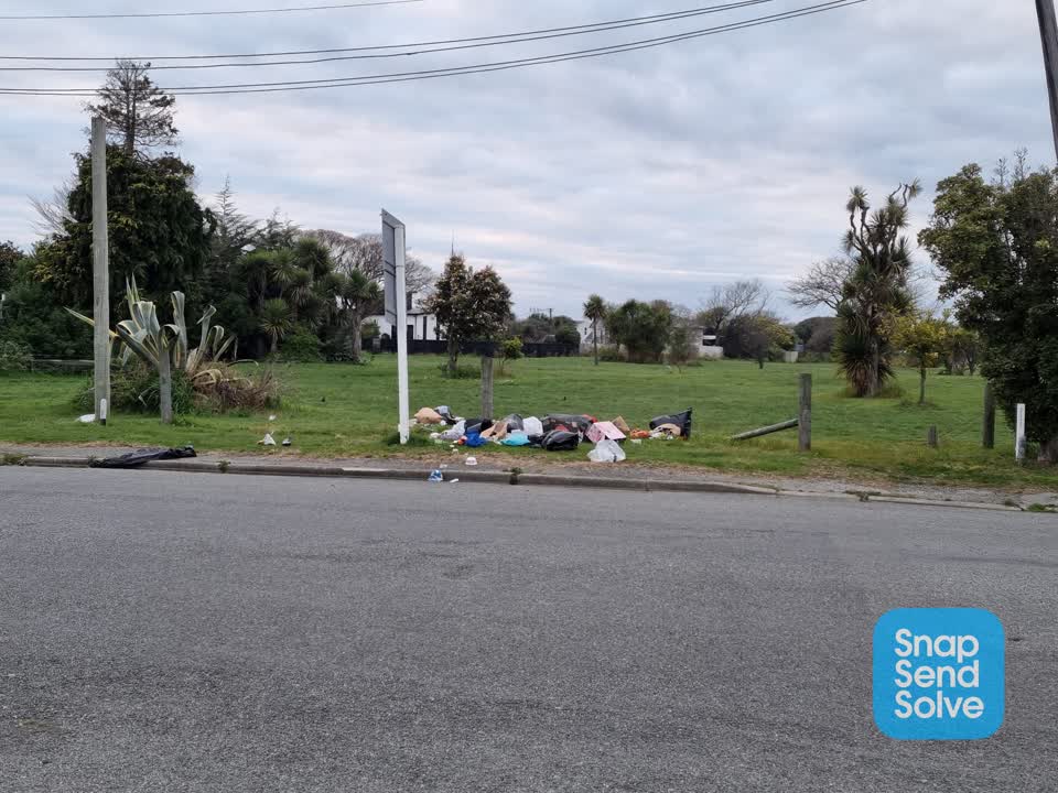The photograph attached to this dumped rubbish report