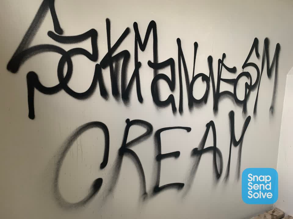 The photograph attached to this graffiti report