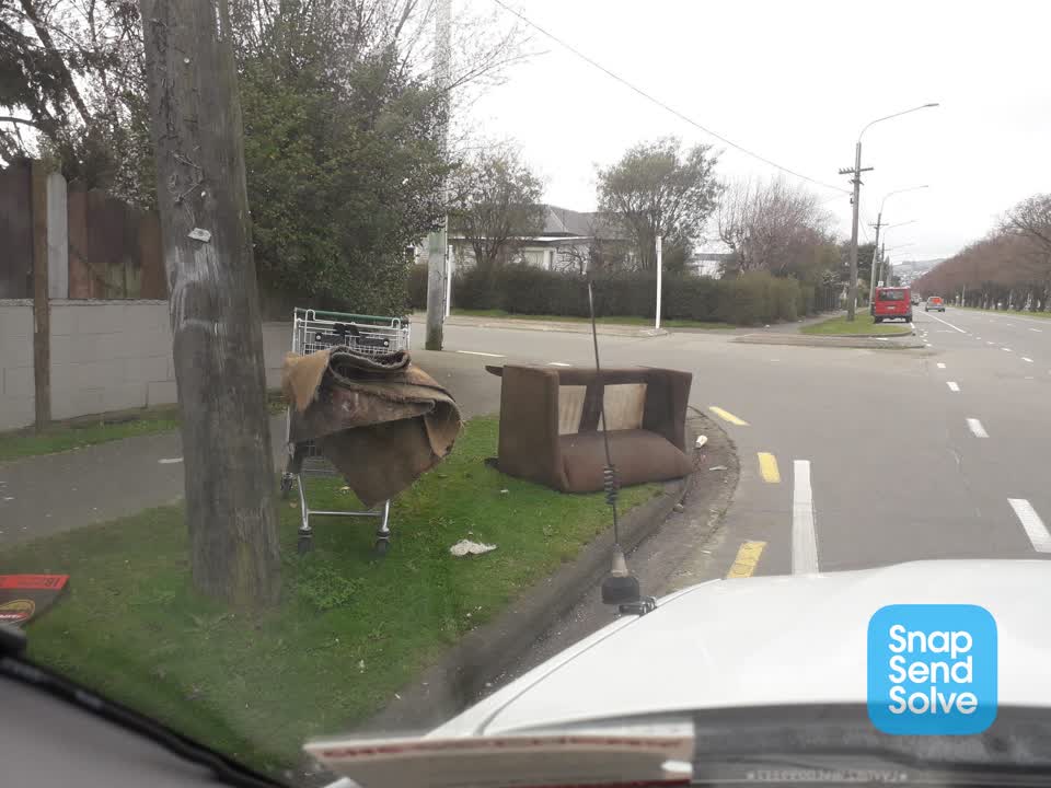 The photograph attached to this dumped rubbish report