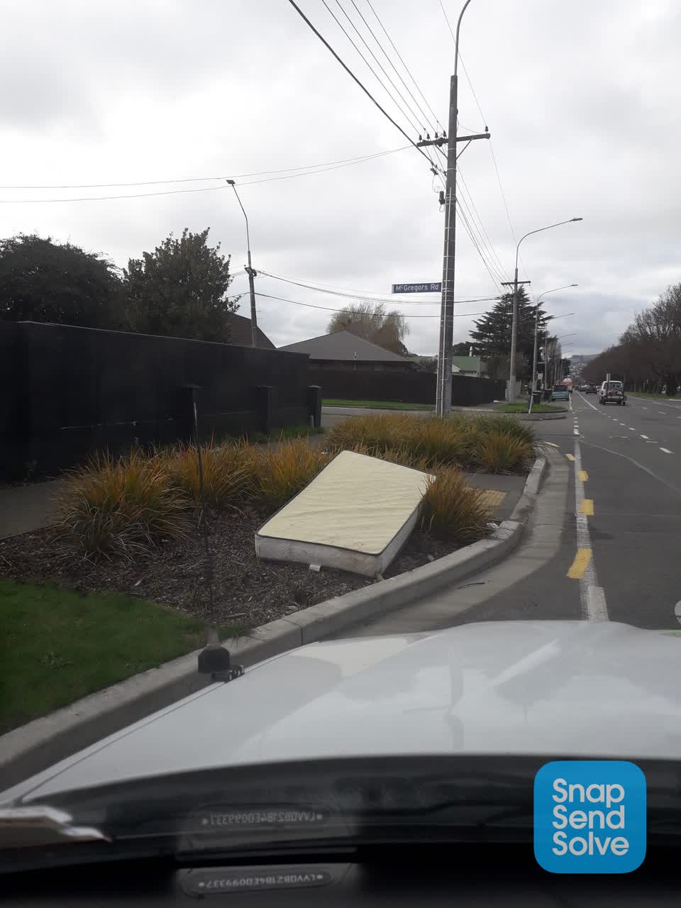 The photograph attached to this dumped rubbish report