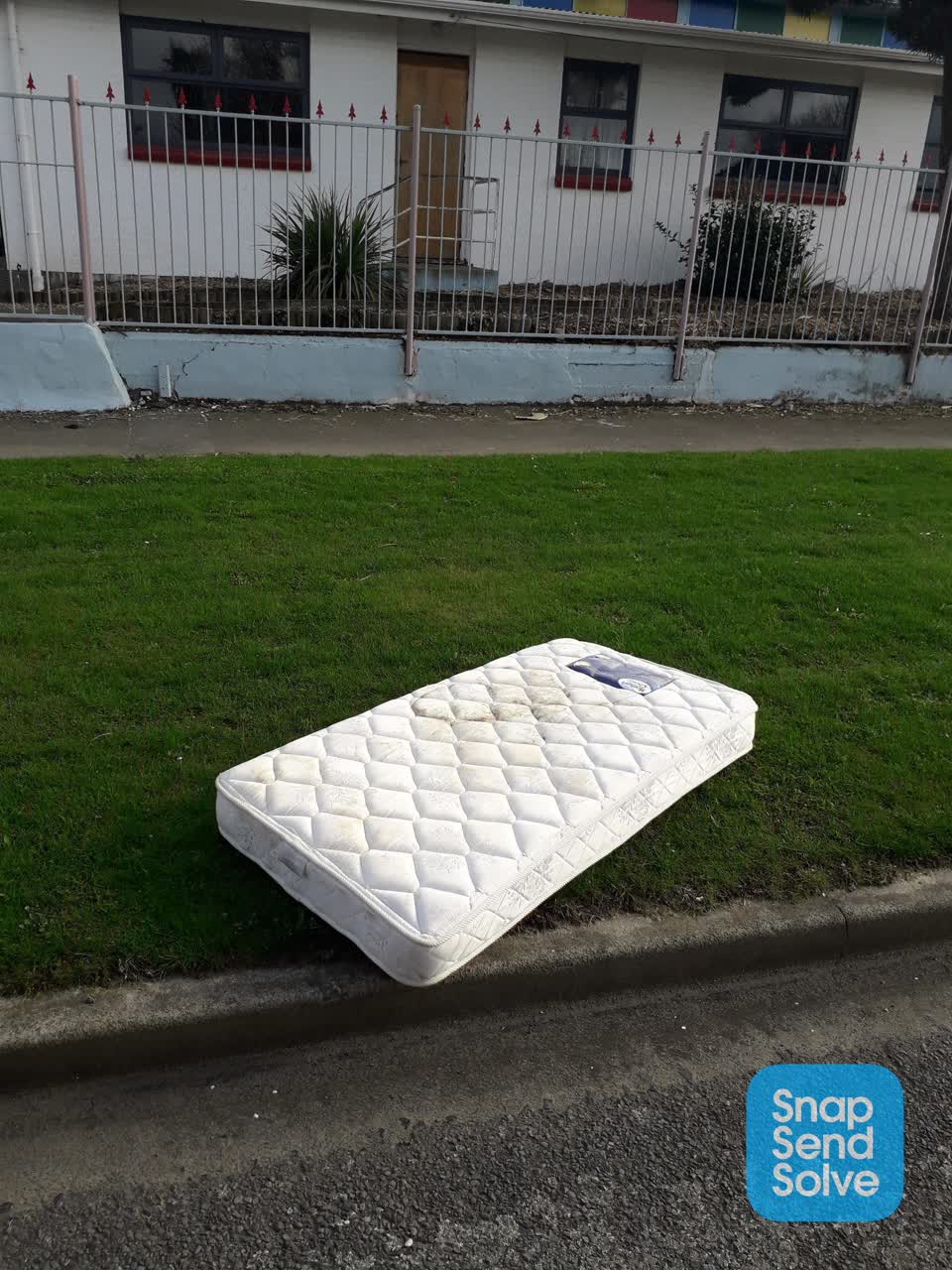 The photograph attached to this dumped rubbish report