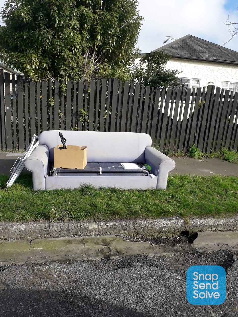 The photograph attached to this dumped rubbish report