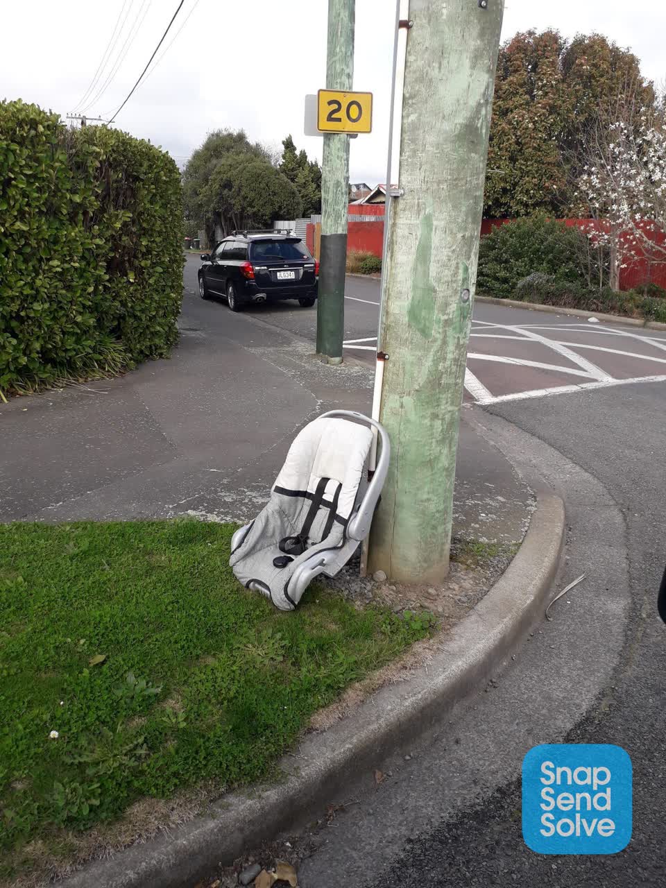 The photograph attached to this dumped rubbish report