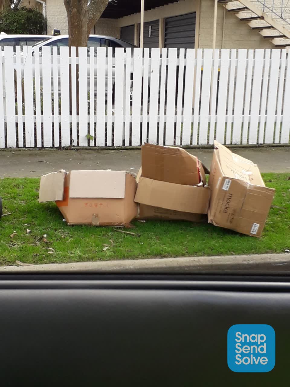 The photograph attached to this dumped rubbish report