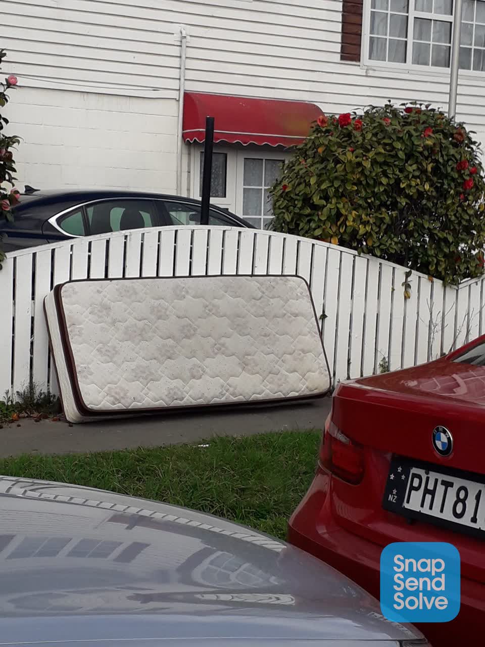 The photograph attached to this dumped rubbish report