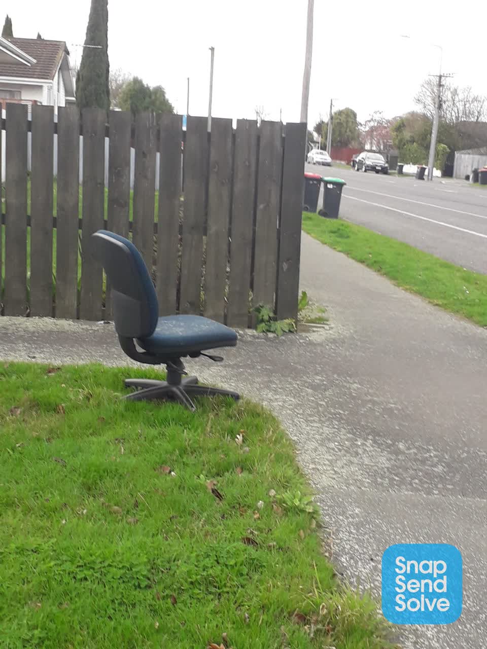 The photograph attached to this dumped rubbish report