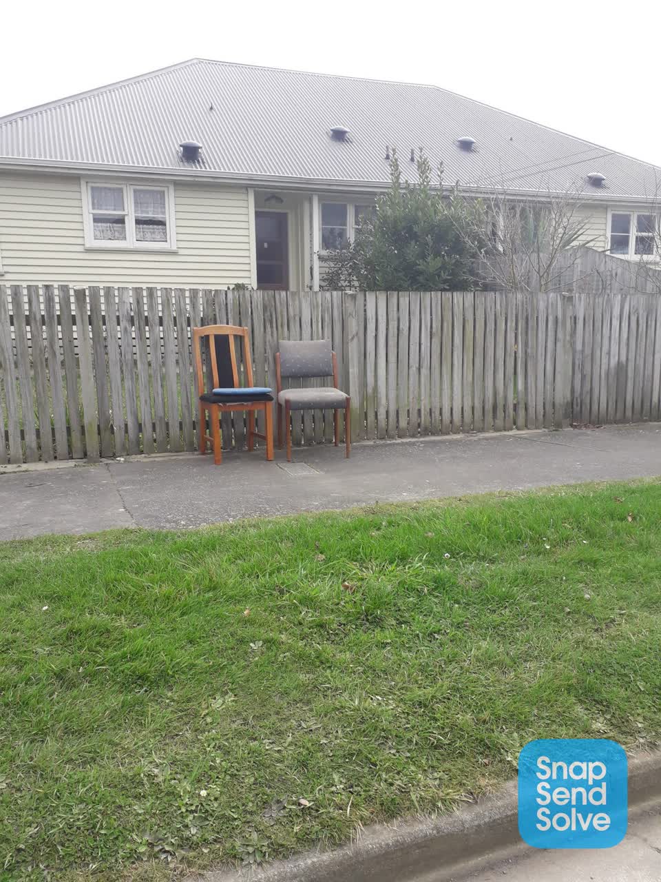 The photograph attached to this dumped rubbish report