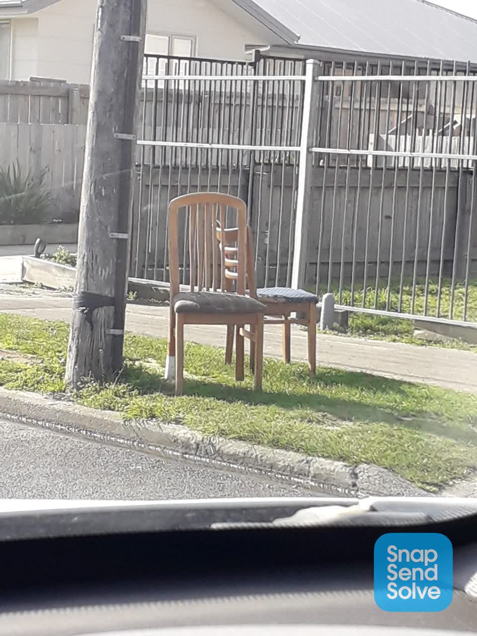 The photograph attached to this dumped rubbish report
