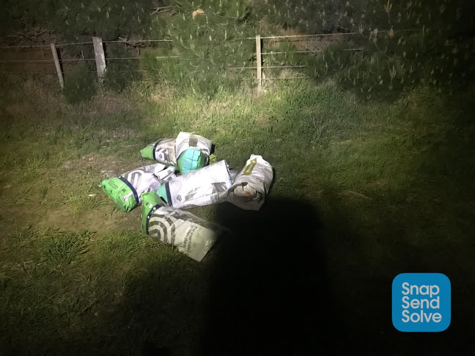 The photograph attached to this dumped rubbish report