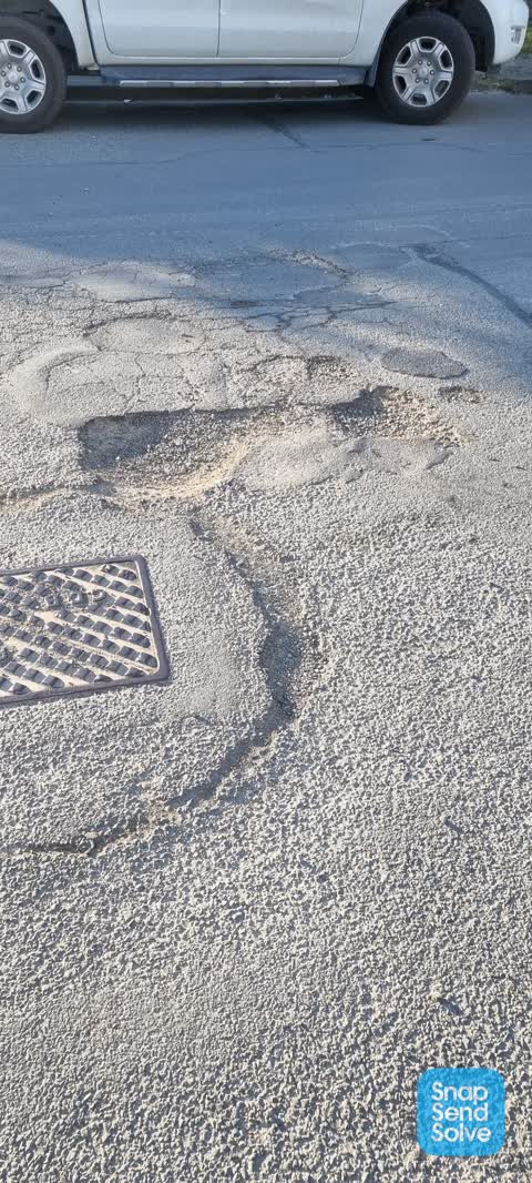 Pothole, a report photo