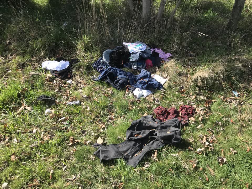 The photograph attached to this litter report