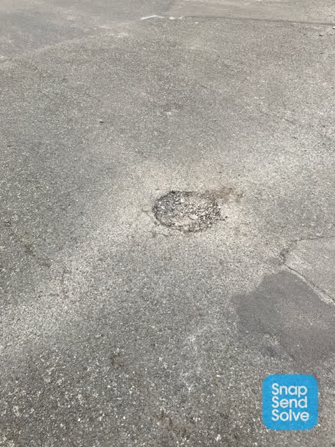Pothole, a report photo